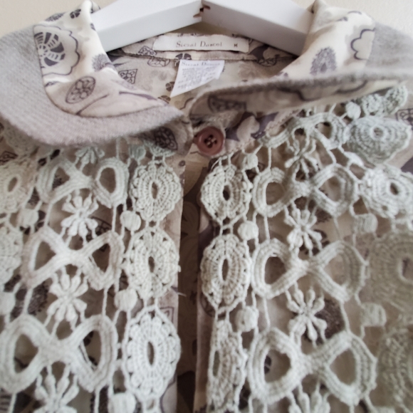 Vintage Sigal Dekel shirt with lace and woven contrast collar hem, Medium - Picture 8 of 12